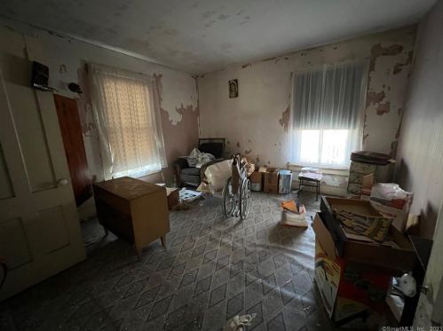 61 Maple St, Litchfield CT  06759-3101 exterior