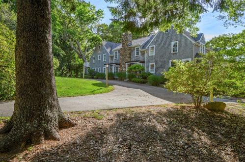 40 Marvin Cir, Falmouth, MA 02540-2234