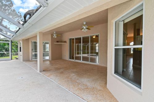 1698 Mockingbird Dr, Fort Pierce FL  34986-2045 exterior