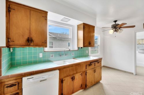 6811 Olive Ave, Long Beach, CA 90805-1451