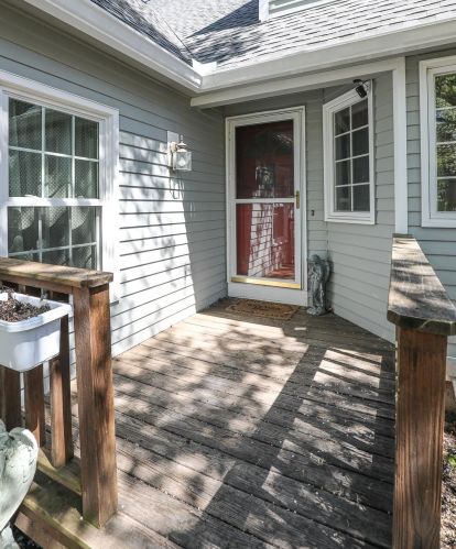379 Winding Pond Rd, Londonderry, NH 03053-3391
