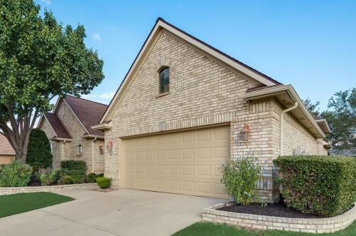 8817 Crestview Dr, Denton TX  76207-8601 exterior
