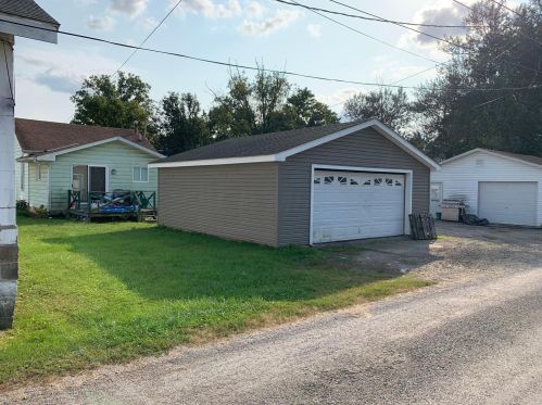 145 Broadway St, New Lexington, OH 43764-1046