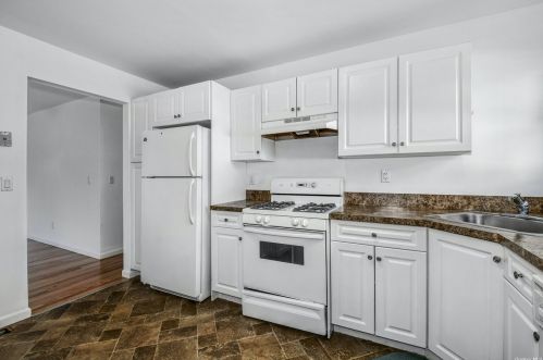 7 Georgia St, Elwood NY  11731-2230 exterior