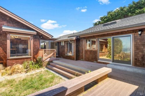 45465 Caspar Dr, Mendocino CA  95460-9727 exterior