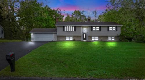 6 Liberty Ter, North Haven, CT 06473-2123