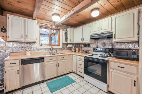 91 Hamwoods Rd, Alton NH  03809-5038 exterior