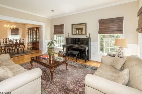 3 Shirewood Dr, Scotch Plains NJ 07076-2513 exterior