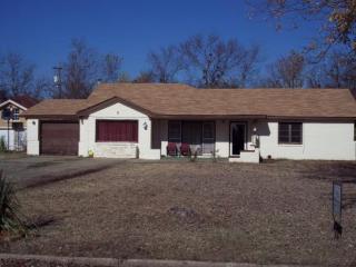 310 Country Club Dr, Holdenville, OK 74848-4018