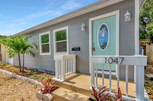 1047 48th Ave, Saint Petersburg, FL 33703-3633