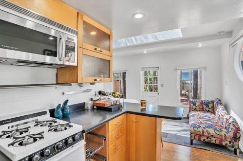 232 Rios Ave, Solana Beach CA  92075-1240 exterior