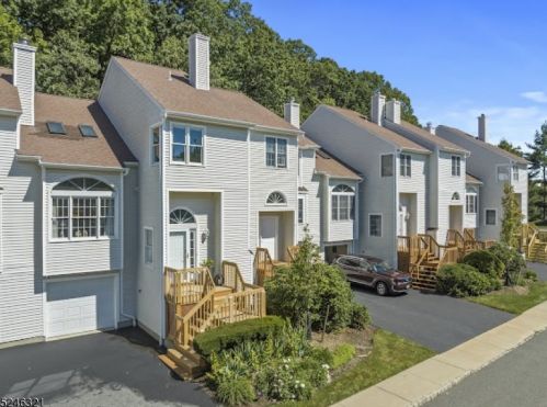 36 Noelle Ct, Lincoln Park, NJ 07035-2256