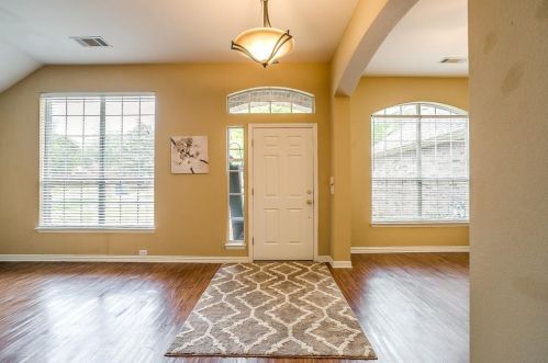 1517 Shadywood Ln, Lewisville TX  75028-4294 exterior