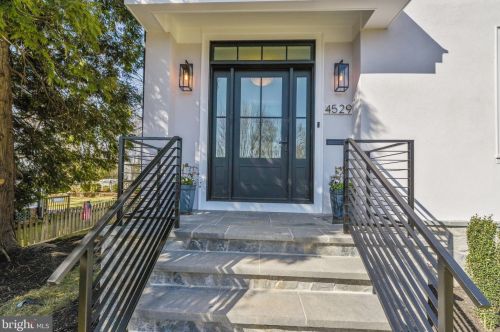 4529 Fessenden St, Washington, DC 20016-4067