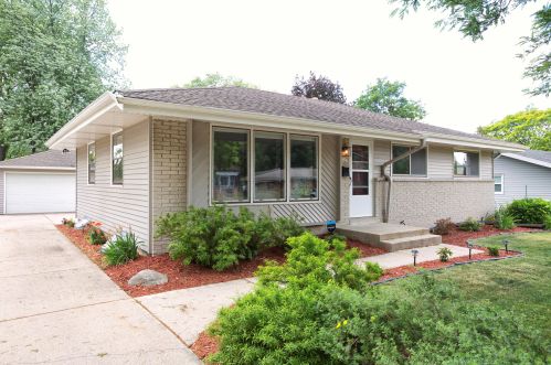 6427 Manchester Dr, Greendale, WI 53129-1214