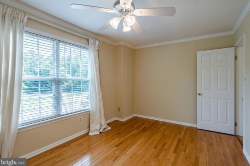 1042 Charter Oaks Dr, Lansdale PA exterior