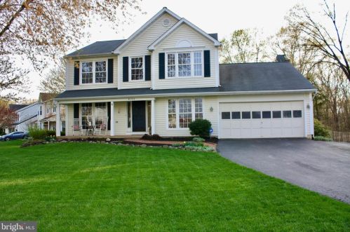8152 Tall Timber Dr, Gainesville, VA 20155-1746