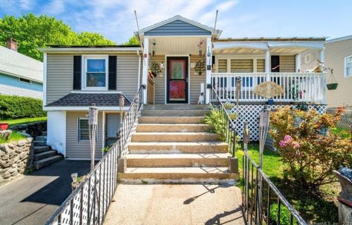 54 Dwight St, Waterbury, CT 06710-1005