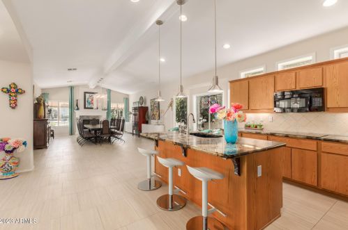 1833 Willow Tree Ct, Gilbert AZ  85234-4933 exterior