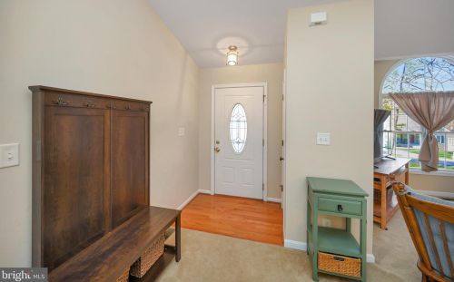102 Happy Creek Rd, Locust Grove, VA 22508-5467
