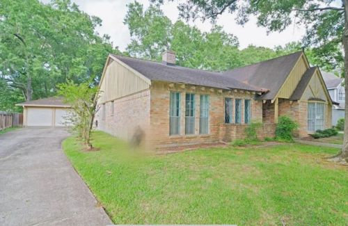 4239 Crownwood Dr, Taylor Lake Village, TX 77586-4107