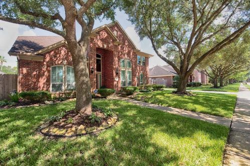 6211 Raintree Dr, Pearland, TX 77584-7098