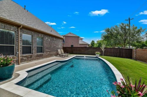 1155 Sunlight Dr, Lewisville TX  75028-4051 exterior