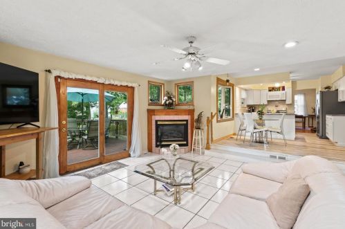 18 Aristone Dr, Berlin Boro NJ  08009-2254 exterior