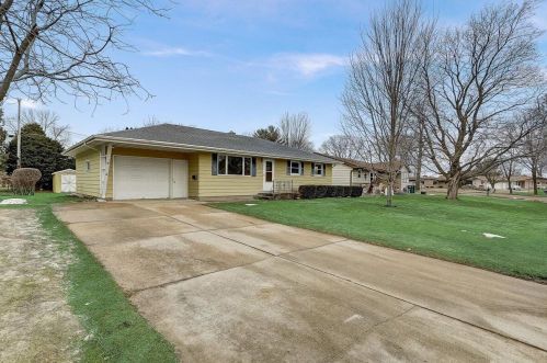 106 Sioux Dr, Beaver Dam, WI 53916-1052