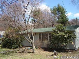 27 Dixon Ave, Woodstock, NY 12498-1413