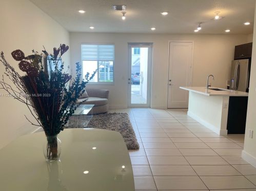 6671 104th Ave, Miami FL  33178-1329 exterior