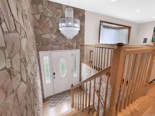 8 Creekview Dr, Thiells NY  10984-1434 exterior