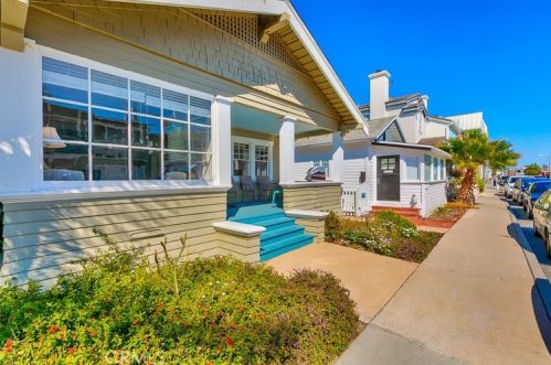 422 Bay Ave, Newport Beach, CA 92662-1042