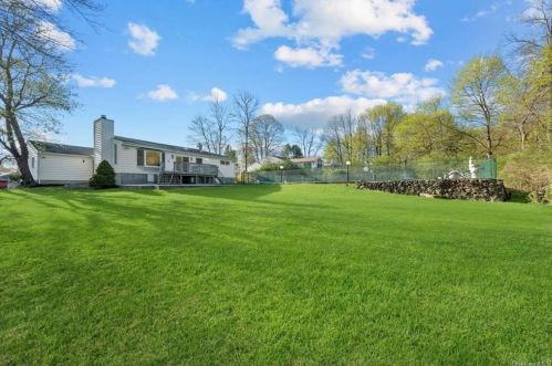 2856 Brookfield Dr, Yorktown Hgts NY  10598-2402 exterior