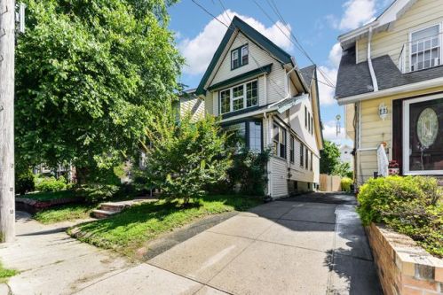 9431 95th St, Jamaica, NY 11416-1502