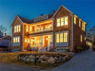 19 Othmar St, South Kingstown, RI 02882-3321