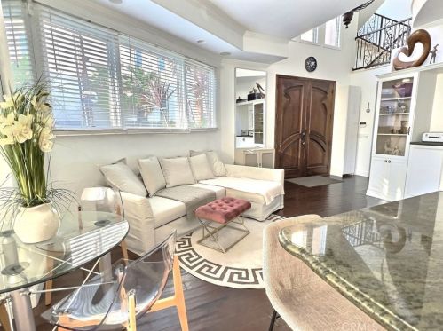 52 Neapolitan Ln, Long Beach, CA 90803-4024