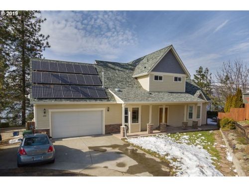 101 Cherry Hill Dr, Mosier, OR 97040-9525