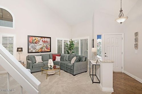 4206 Lost Springs Dr, Calabasas CA  91301-5326 exterior