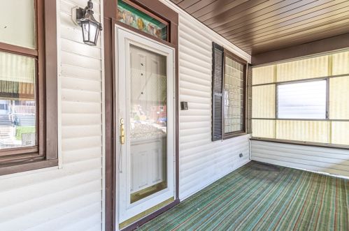 1525 Woodmont Ave, New Kensington, PA 15068-4136