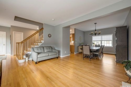 59 Reilly St, West Islip NY  11795-1044 exterior