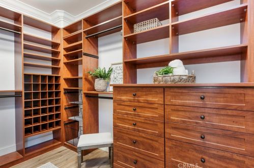 5250 Appian Way, Long Beach CA  90803-1901 exterior