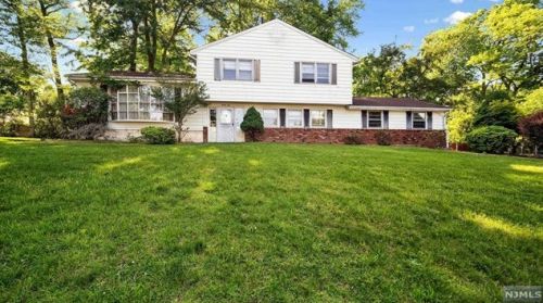 24 Stella Ct, Harrington Park, NJ 07640-1219