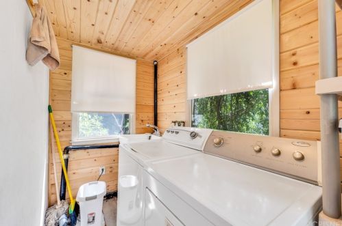 4646 Noble Ave, Van Nuys CA 91403-2013 exterior