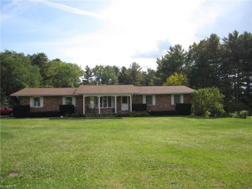 206 Young Dr, Lodi, OH 44254-1230