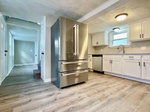16 Cedar St, Nashua, NH 03060-3317