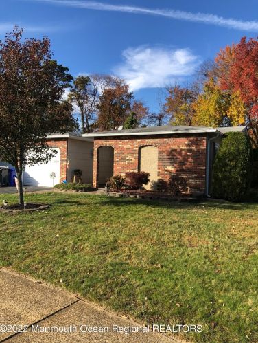 15 Baser Ln, Bricktown, NJ 08724-1902