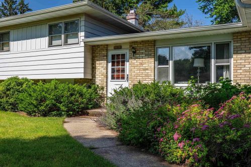 2206 Tawhee Dr, Madison, WI 53711-4340
