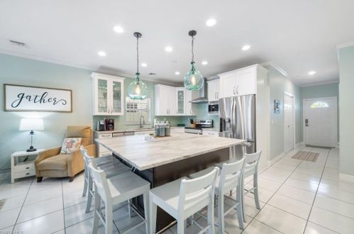 618 111th Ave, Naples FL  34108-1826 exterior