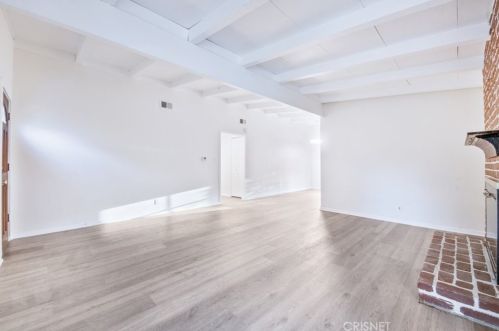 27325 Santa Clarita Rd, Santa Clarita CA  91350-1317 exterior